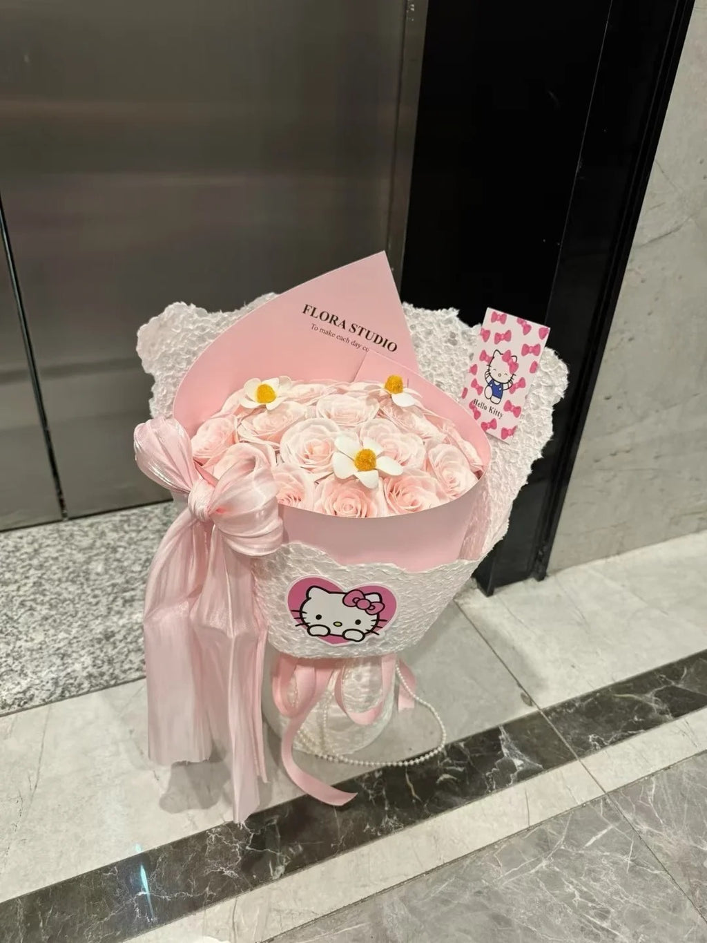 Bouquet of roses/soap flowers/girly Hello Kitty/20 roses - Gift