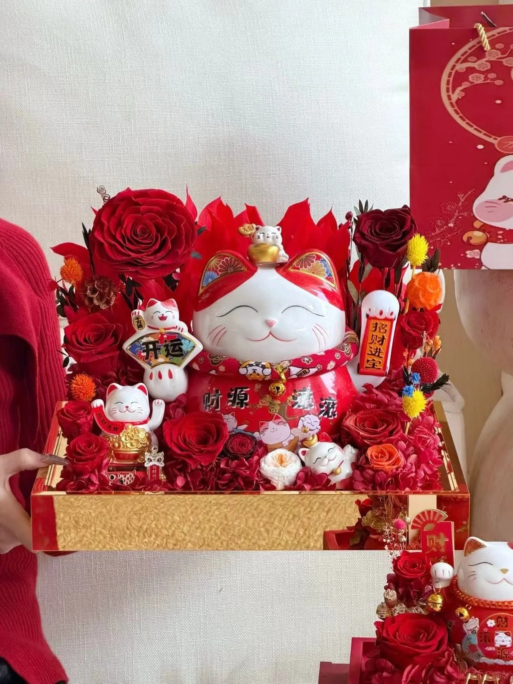 Lucky cat gift box/ flower box/ roses - an essential mascot for new store openings