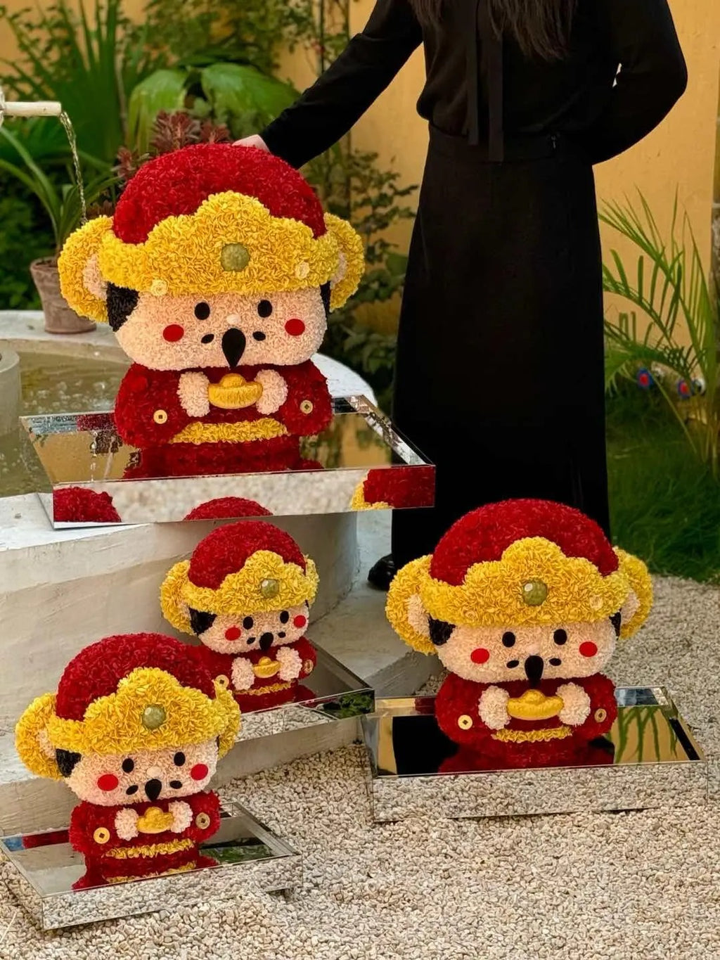 God of Wealth Flower Box with Preserved Roses - Auspicious for Attracting Wealth and Protecting the Home