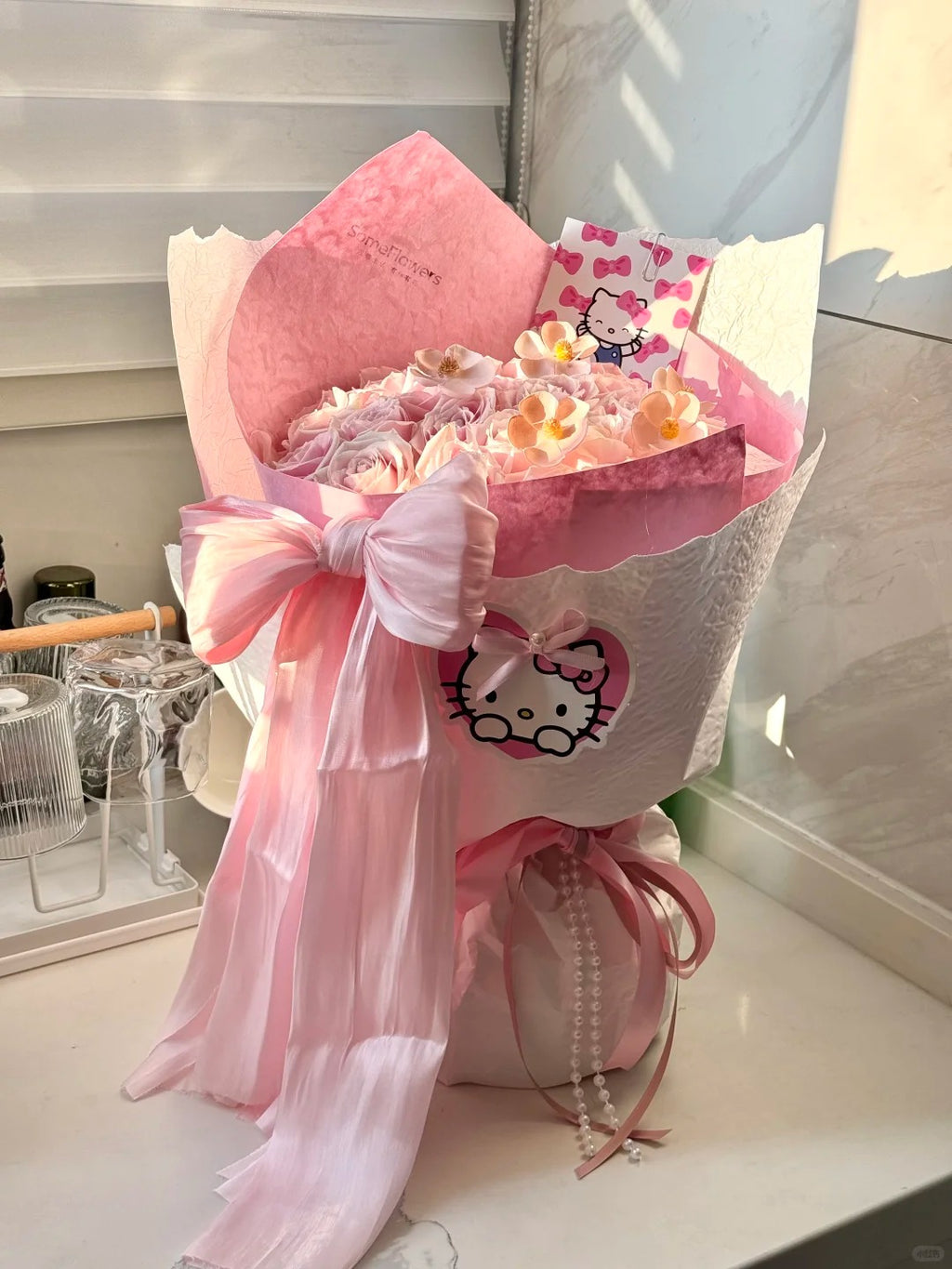 Bouquet of roses/soap flowers/girly Hello Kitty/20 roses - Gift