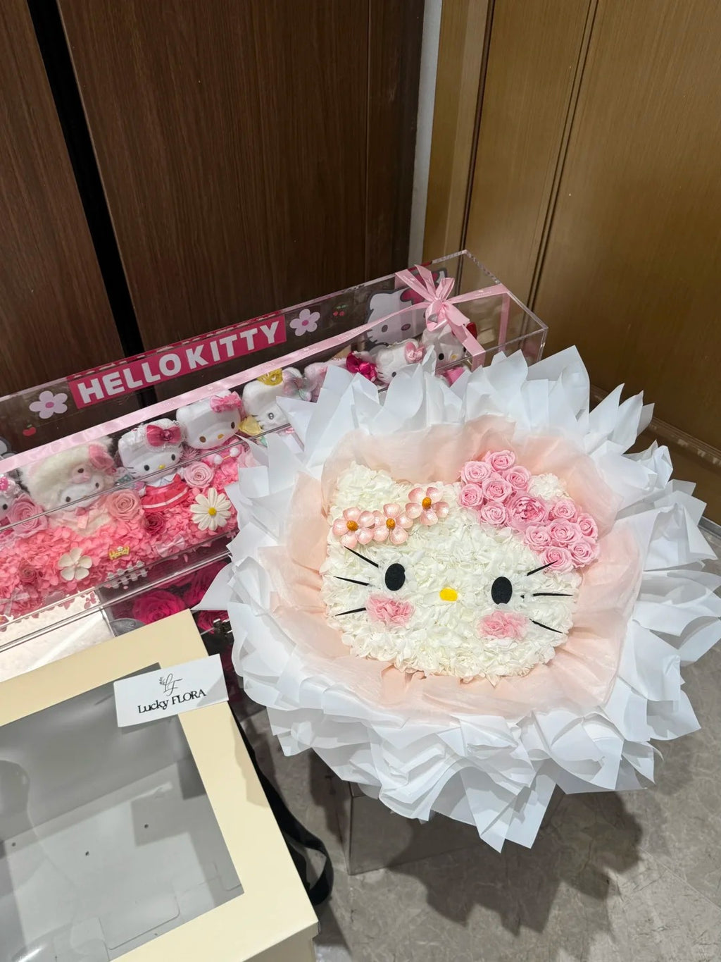 Preserved roses and Hello Kitty preserved flowers are perfect gifts for loved ones and family