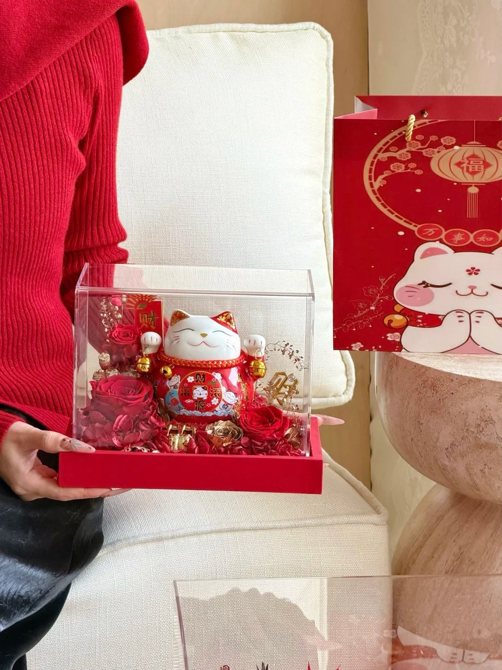 Lucky cat gift box/ flower box/ roses - an essential mascot for new store openings