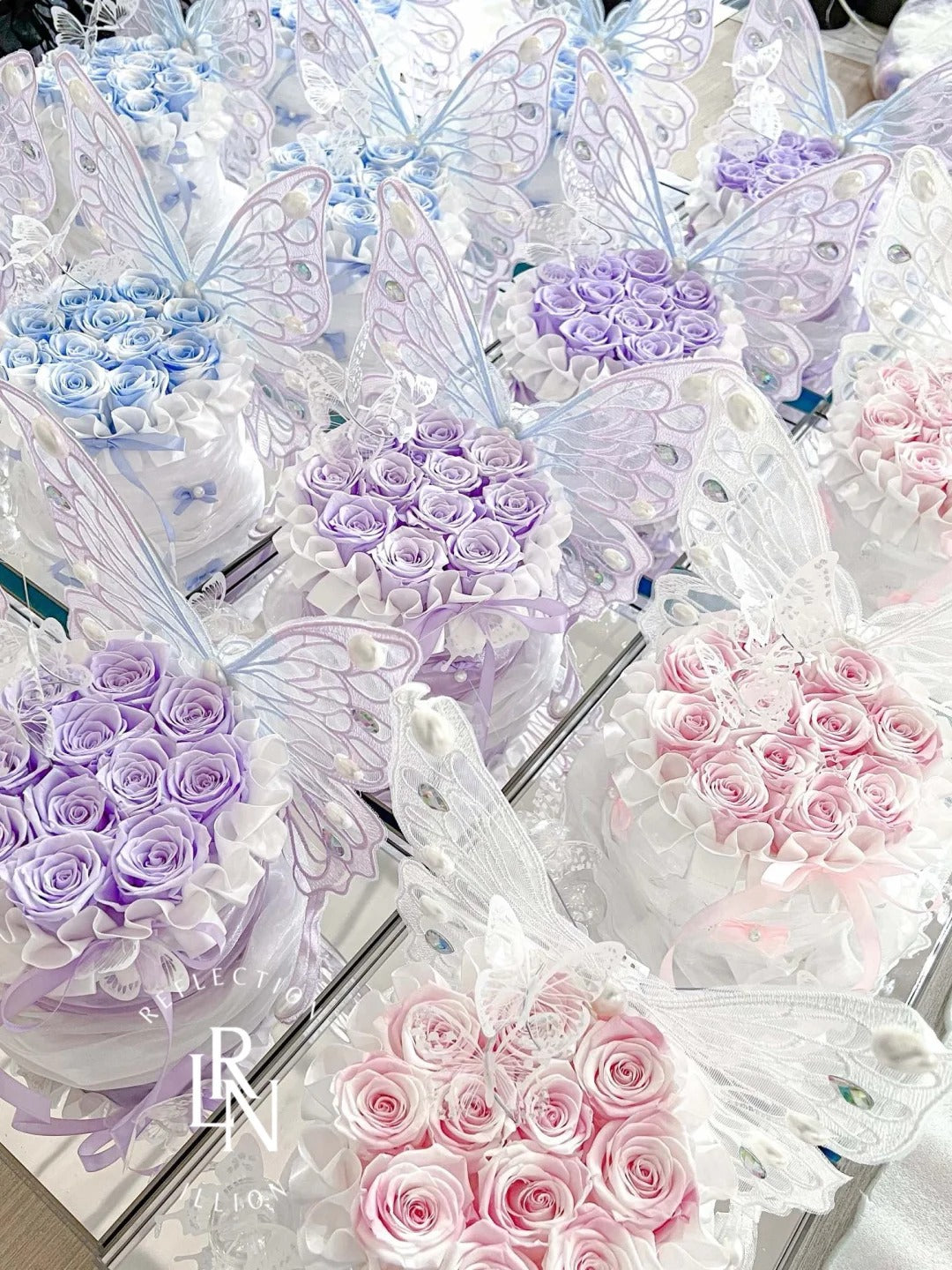 Butterfly Cake Flower Box / Creative Preserved Flower Box - Birthday Gift & Anniversary Gift