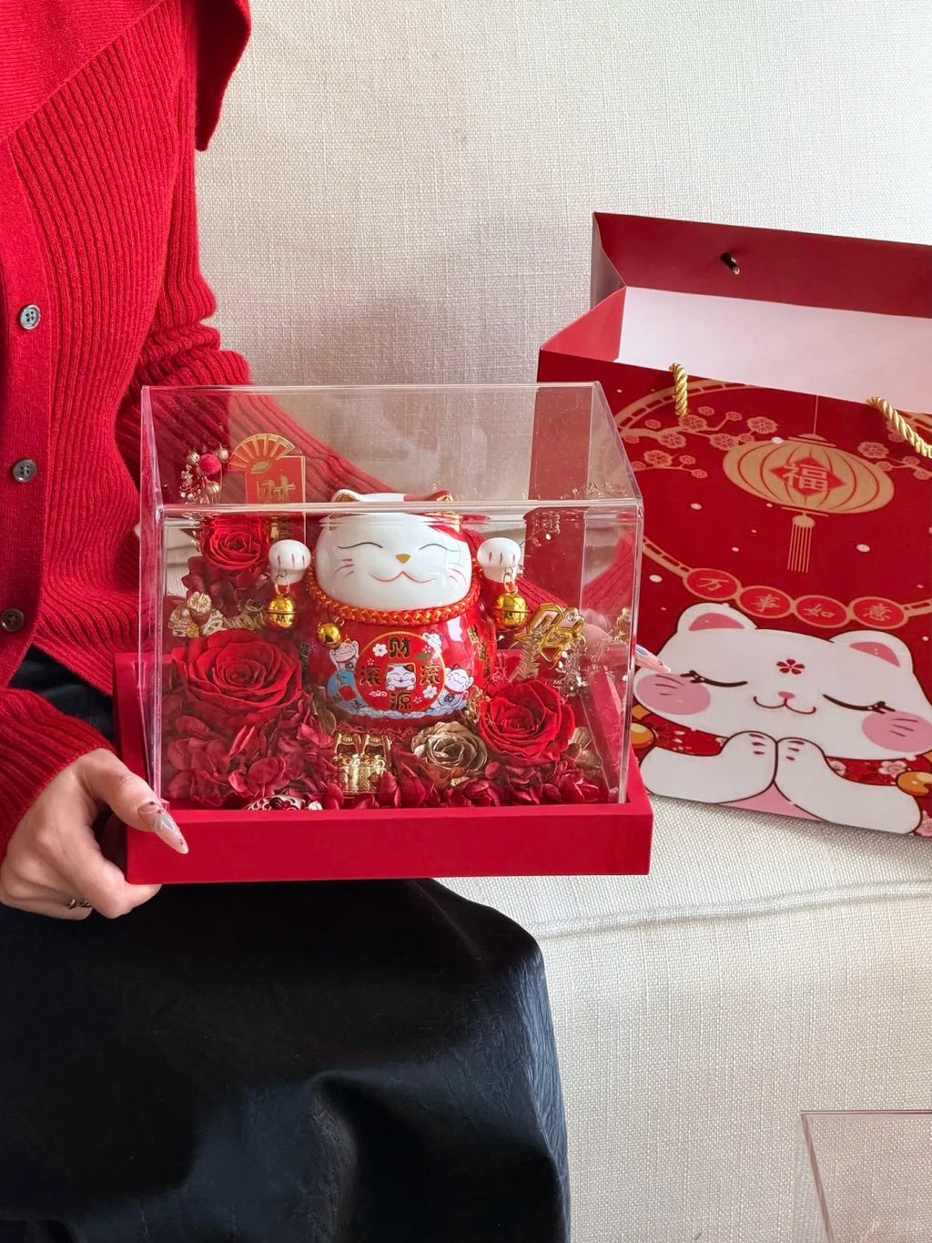 Lucky cat gift box/ flower box/ roses - an essential mascot for new store openings