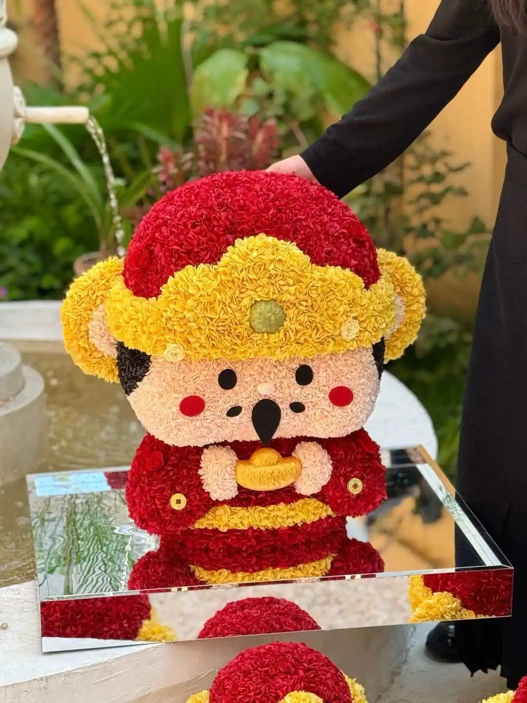 God of Wealth Flower Box with Preserved Roses - Auspicious for Attracting Wealth and Protecting the Home