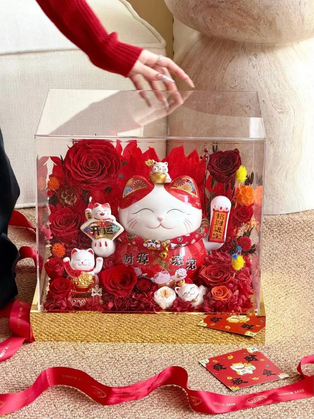 Lucky cat gift box/ flower box/ roses - an essential mascot for new store openings
