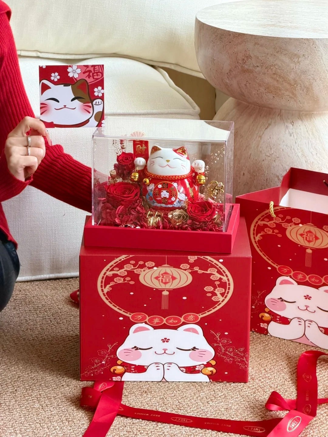 Lucky cat gift box/ flower box/ roses - an essential mascot for new store openings
