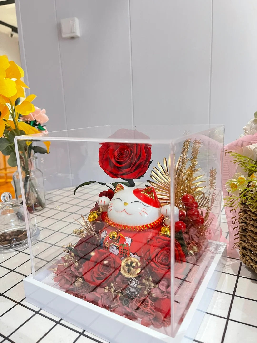 Lucky cat gift box/ flower box/ roses - an essential mascot for new store openings