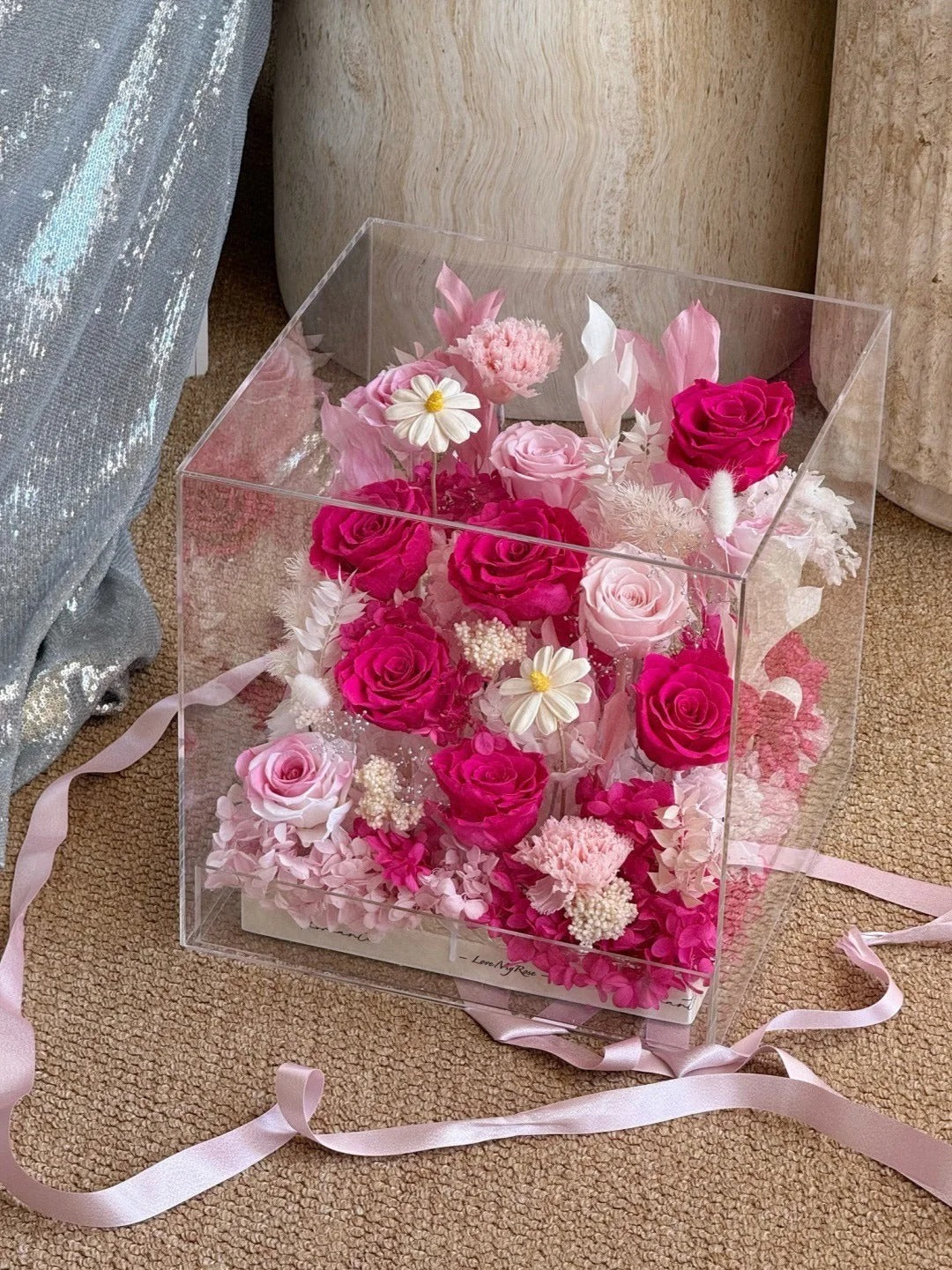 Preserved flowers/Summer romance flower box - a perfect anniversary or birthday gift for your loved one.
