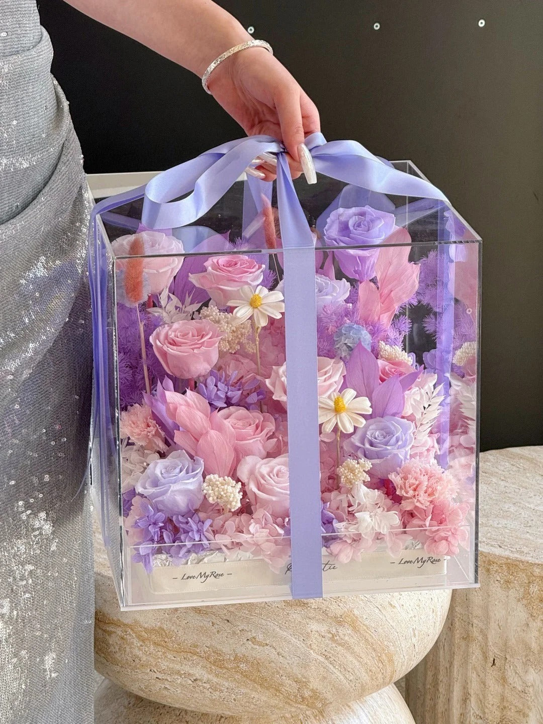 Preserved flowers/Summer romance flower box - a perfect anniversary or birthday gift for your loved one.