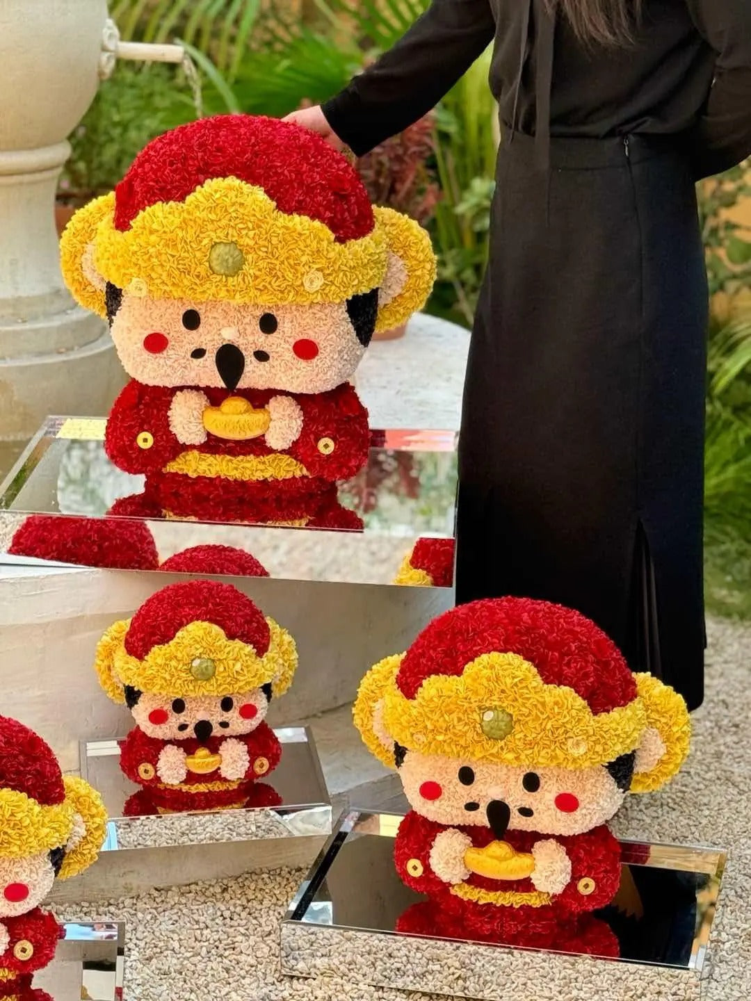 God of Wealth Flower Box with Preserved Roses - Auspicious for Attracting Wealth and Protecting the Home