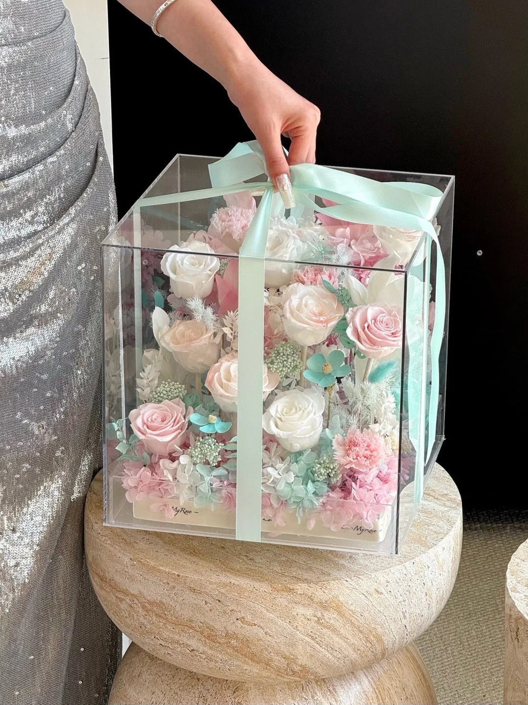 Preserved flowers/Summer romance flower box - a perfect anniversary or birthday gift for your loved one.