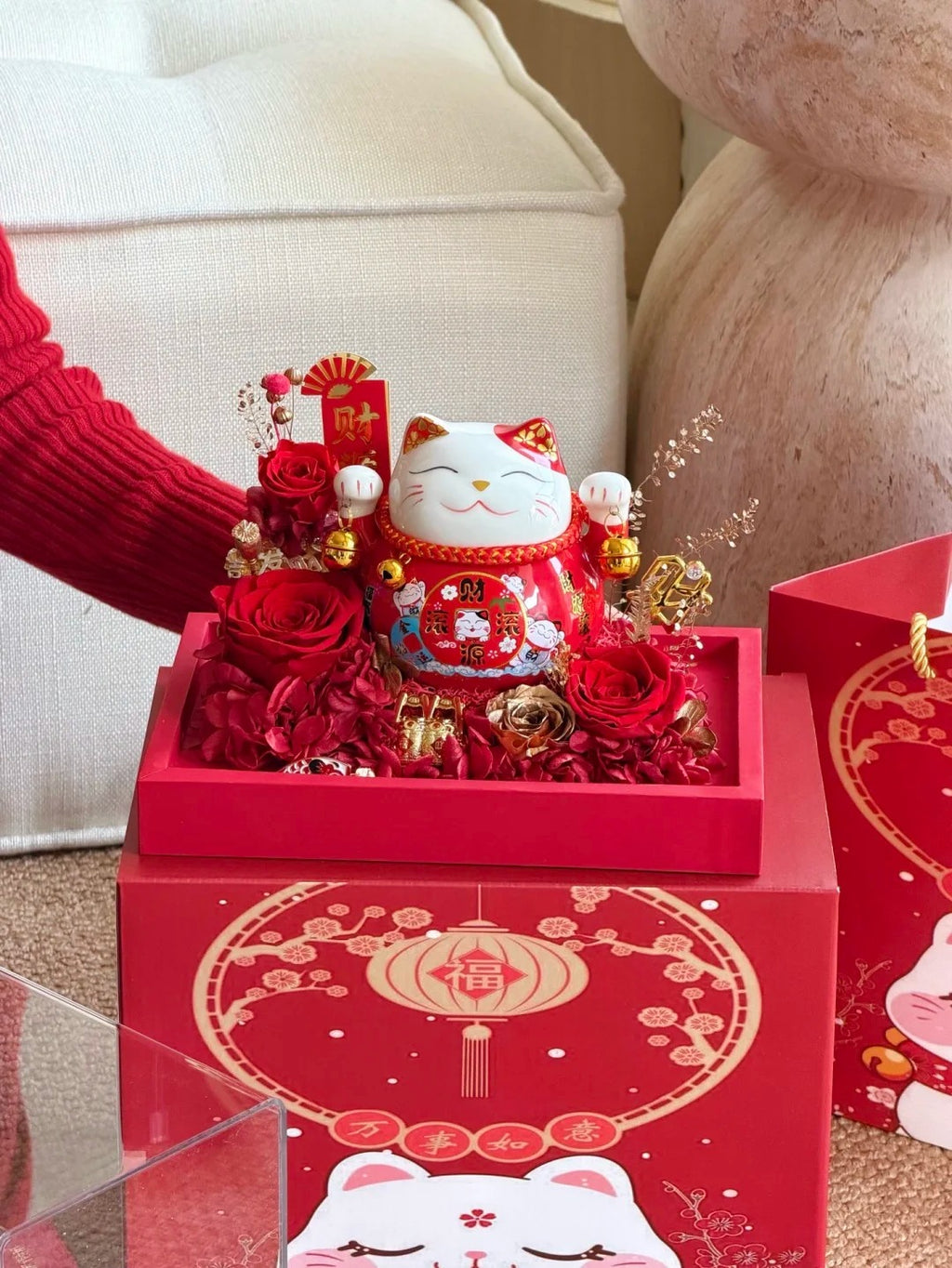 Lucky cat gift box/ flower box/ roses - an essential mascot for new store openings