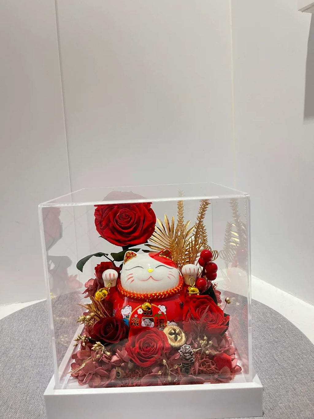 Lucky cat gift box/ flower box/ roses - an essential mascot for new store openings