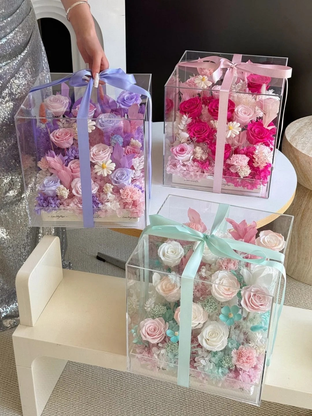 Preserved flowers/Summer romance flower box - a perfect anniversary or birthday gift for your loved one.