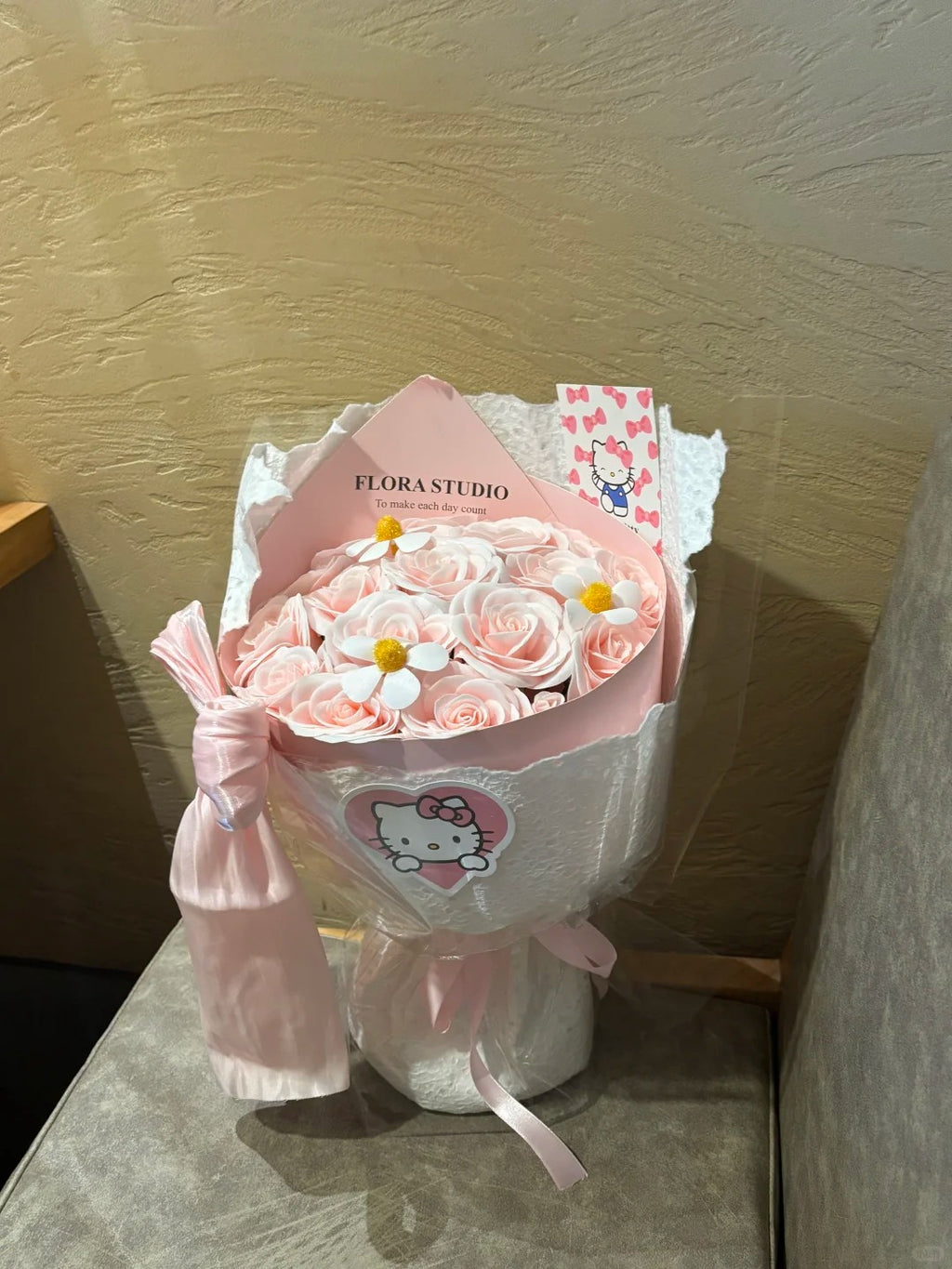 Bouquet of roses/soap flowers/girly Hello Kitty/20 roses - Gift