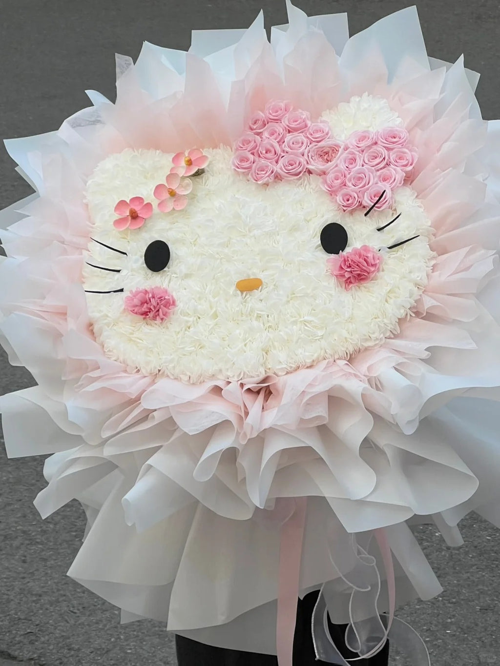Preserved roses and Hello Kitty preserved flowers are perfect gifts for loved ones and family