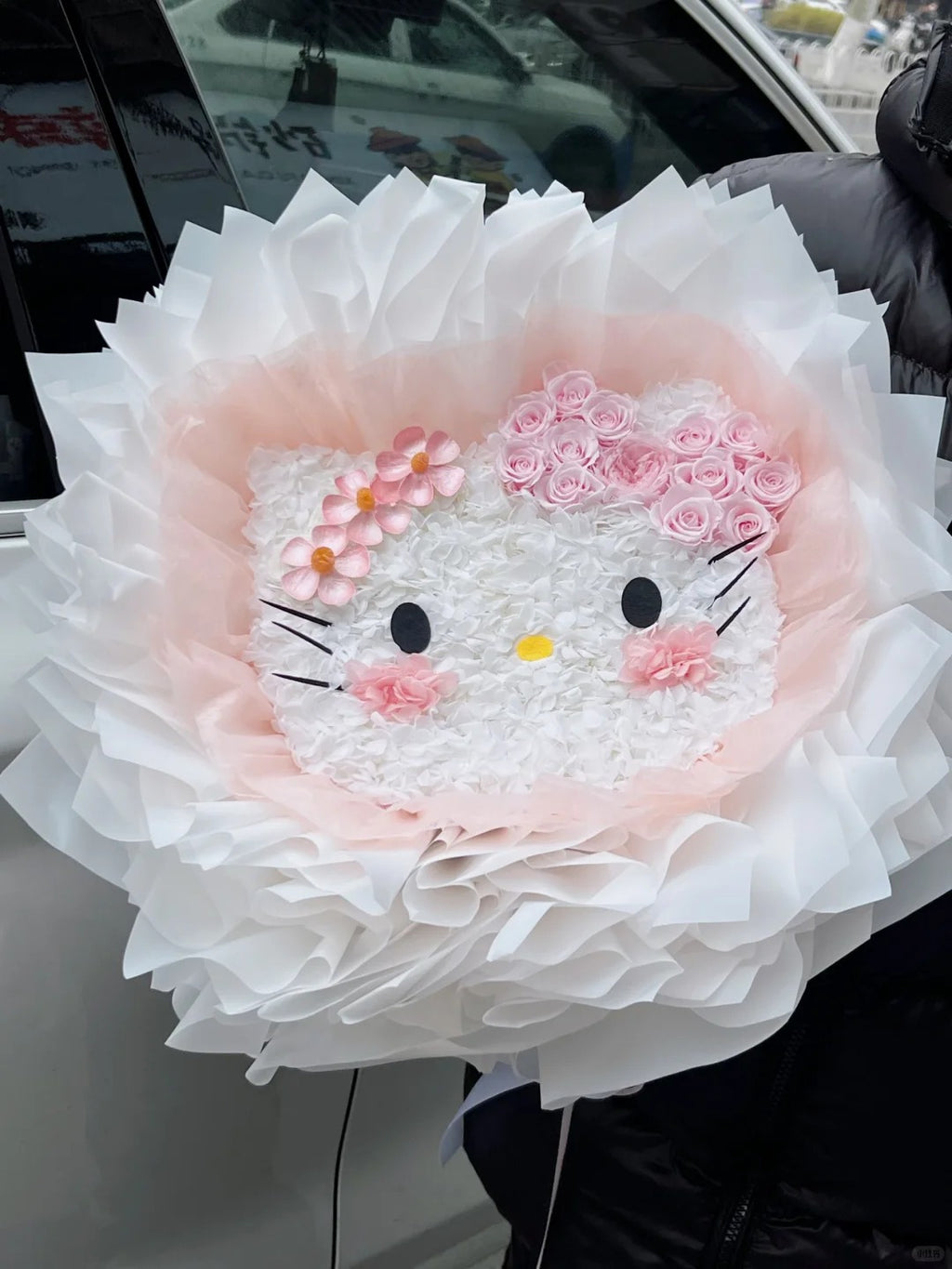 Preserved roses and Hello Kitty preserved flowers are perfect gifts for loved ones and family