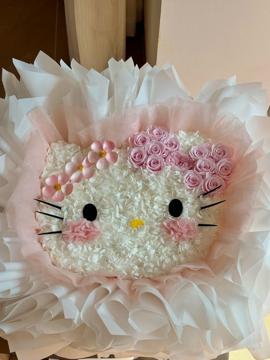 Preserved roses and Hello Kitty preserved flowers are perfect gifts for loved ones and family