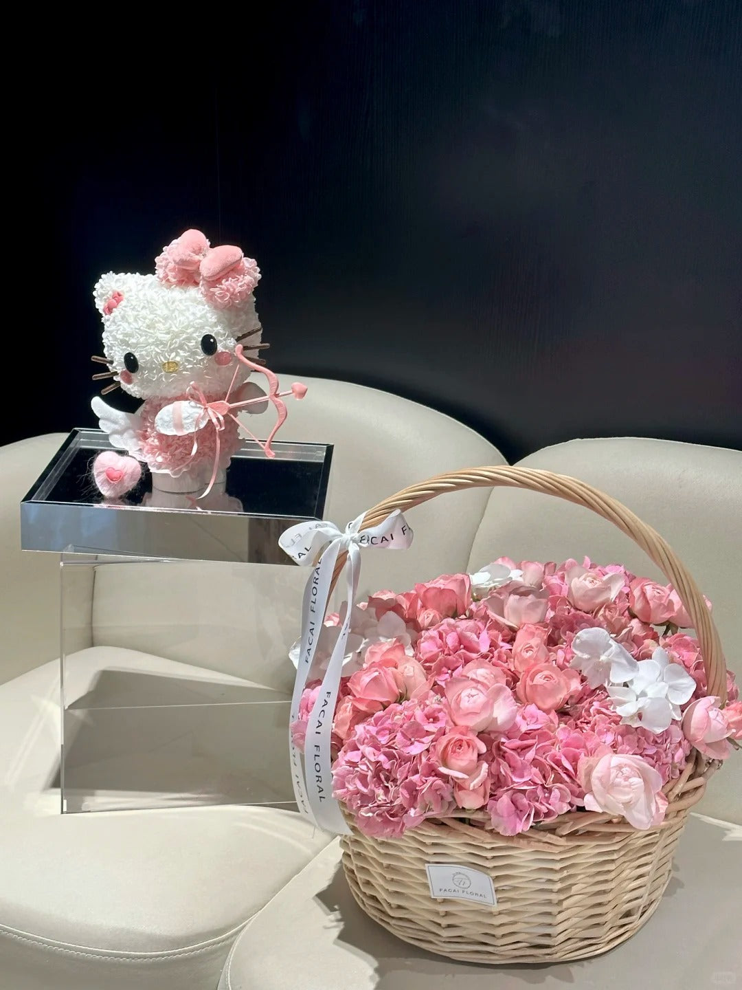 Hello Kitty preserved flower box / Romantic gift/anniversary present - for friends and loved ones